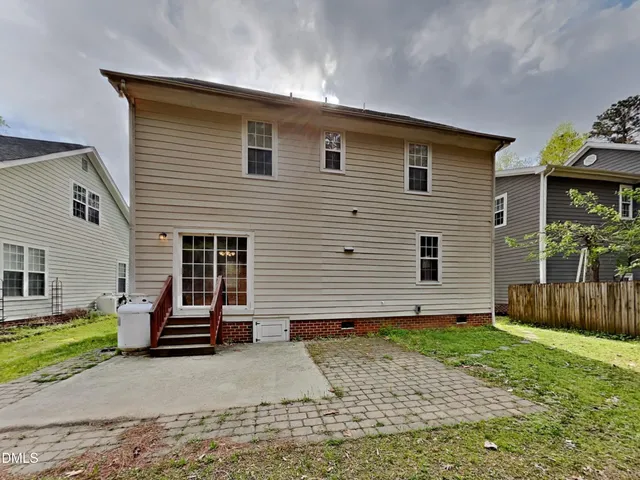 a view of a house with a yard and garage