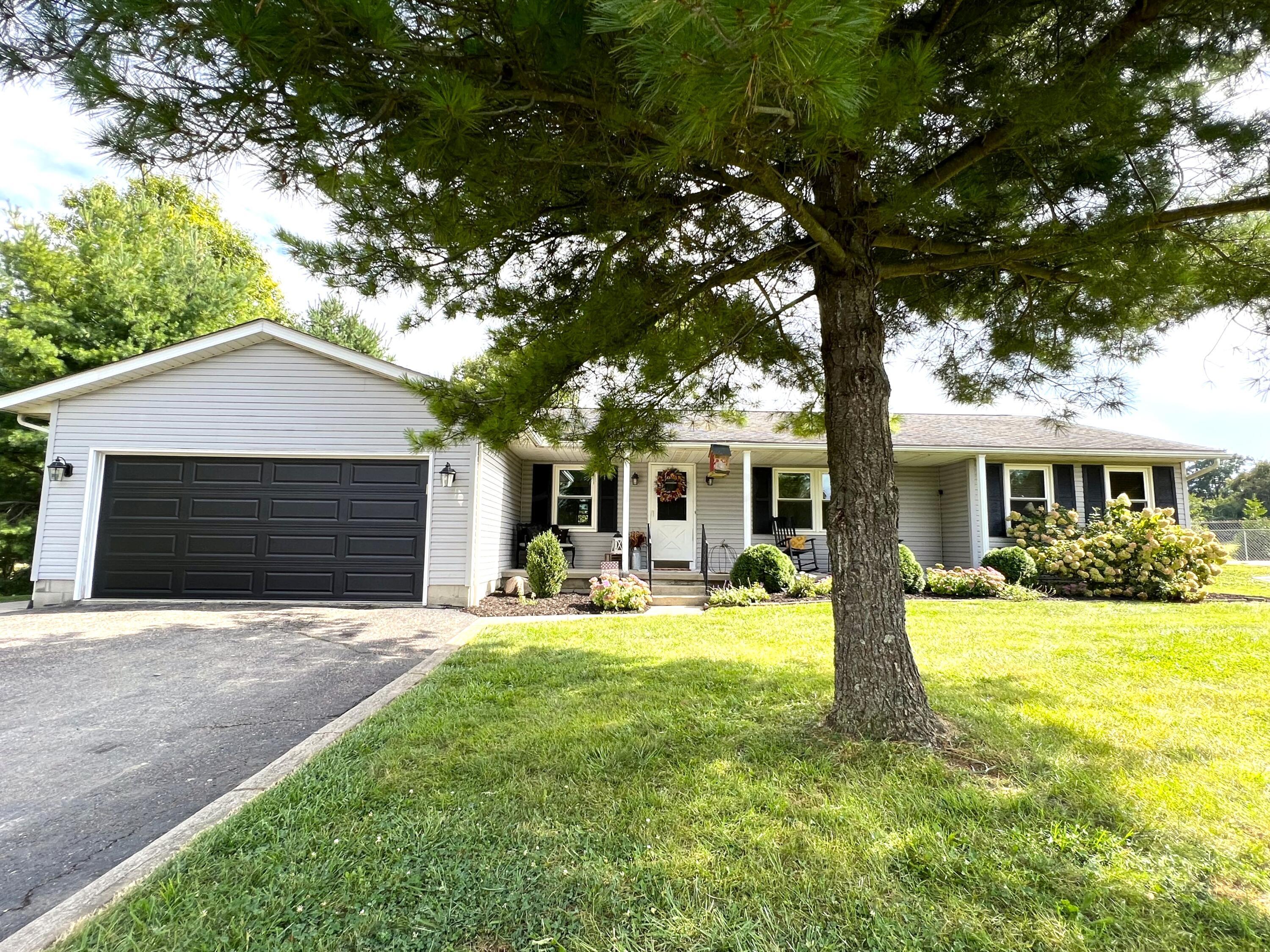 5039 Lithopolis Road Northwest Lancaster, OH 43130 - Photo 2 of 29 7