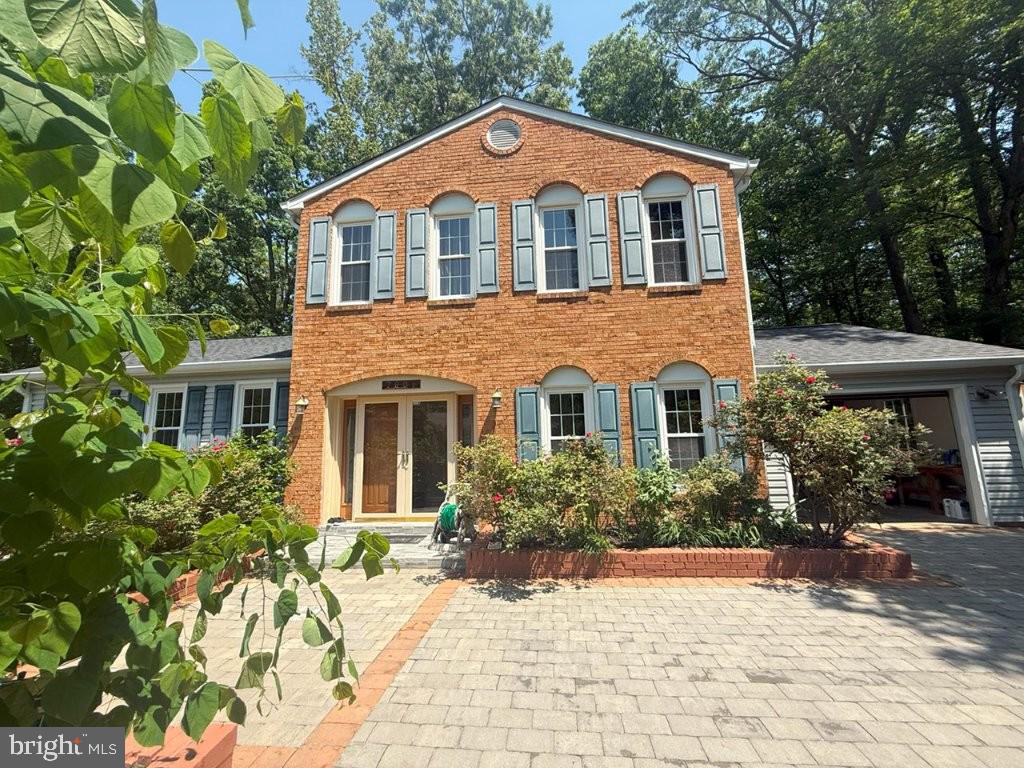 7801 Cliffside Court Springfield, VA 22153 - Photo 3 of 71 a front view of a house with a yard