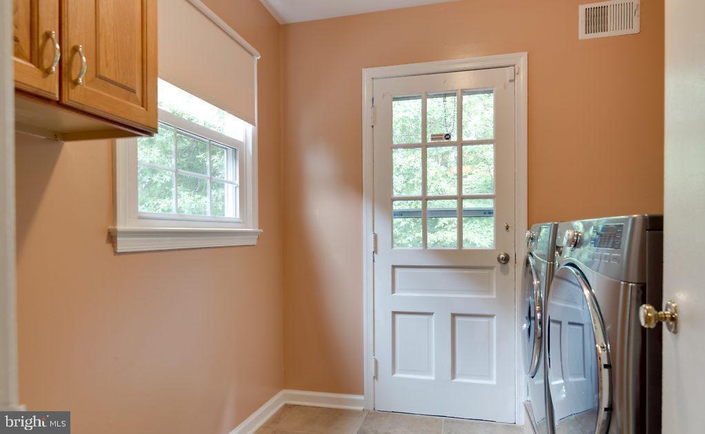 7801 Cliffside Court Springfield, VA 22153 - Photo 32 of 71 a bathroom with a sink a window and a mirror
