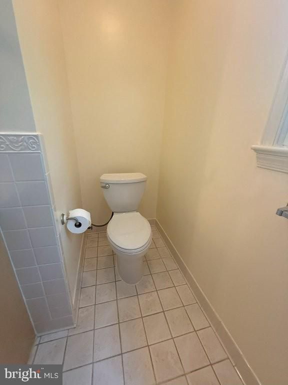 7801 Cliffside Court Springfield, VA 22153 - Photo 45 of 71 a bathroom with a toilet