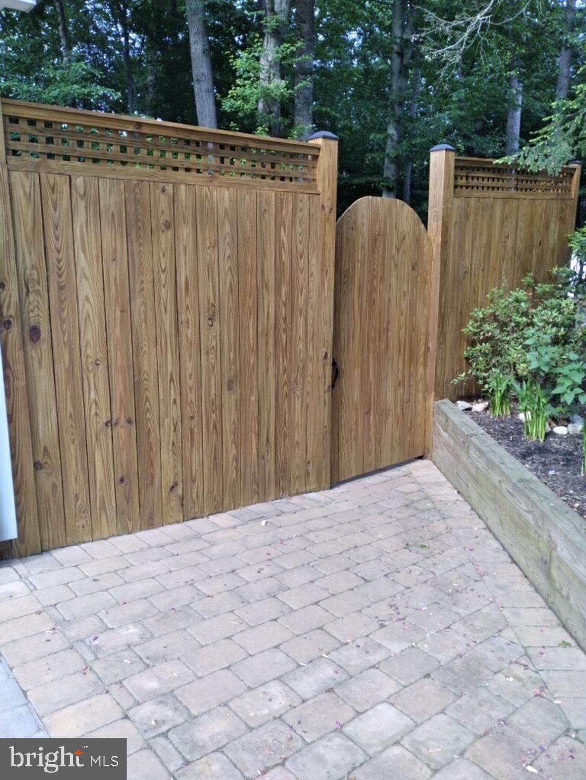 7801 Cliffside Court Springfield, VA 22153 - Photo 67 of 71 a view of a backyard