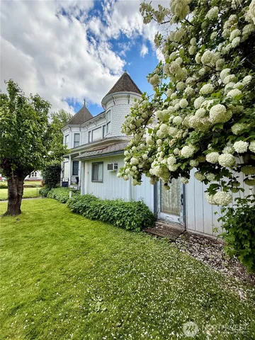 a house view with a outdoor space