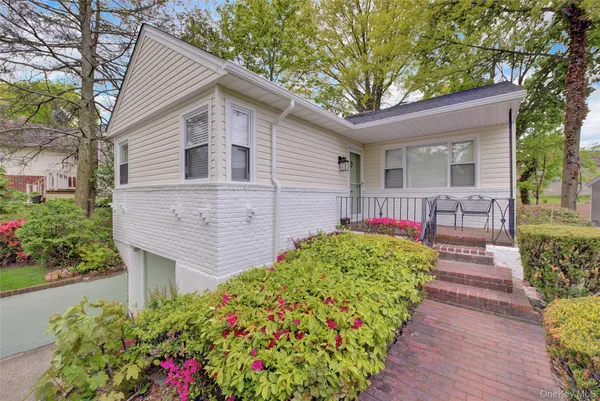 $1,088,000 | 51-16 Little Neck Parkway | Little Neck