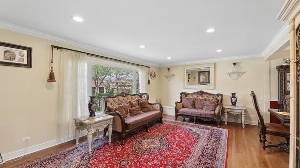 $575,000 | 813 Castlewood Lane, Deerfield, IL 60015