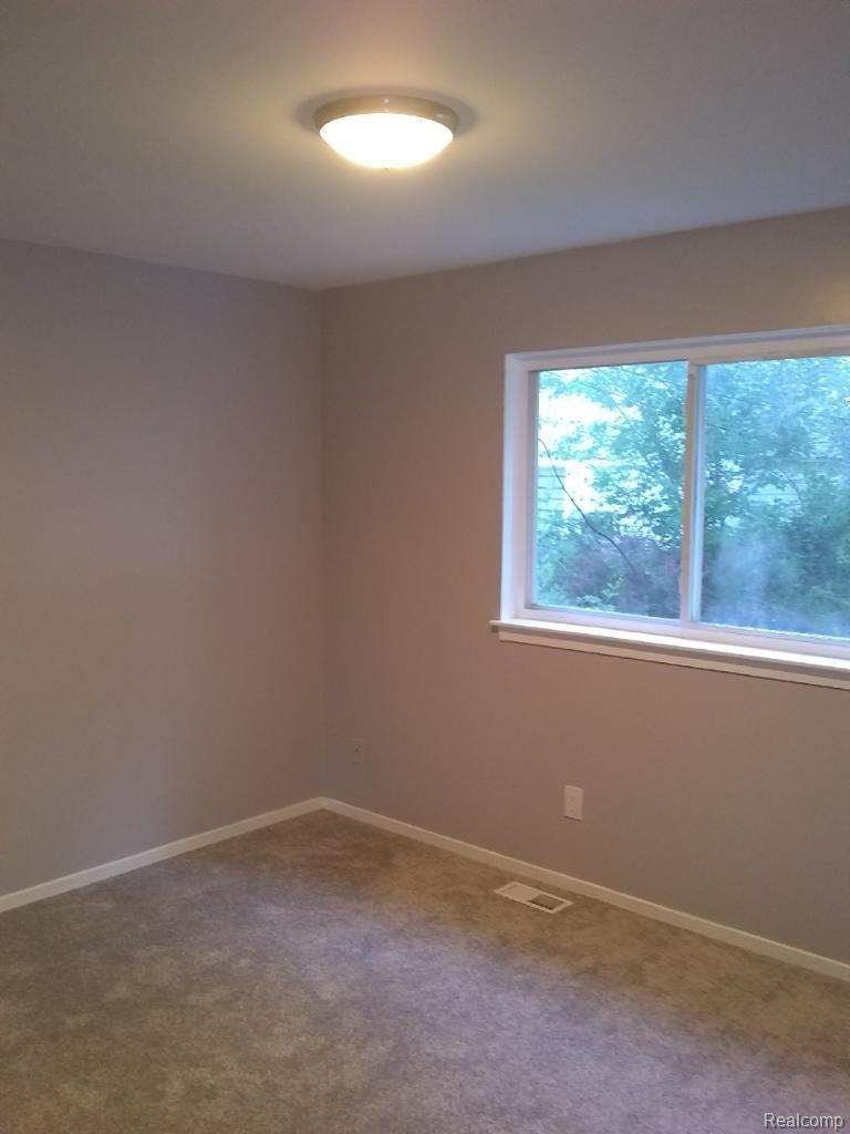 13229 Frazho Road Warren, MI 48089 - Photo 14 of 20 D2CC3DD5-6E9F-499D-B61D-3F47142E508C.jpeg