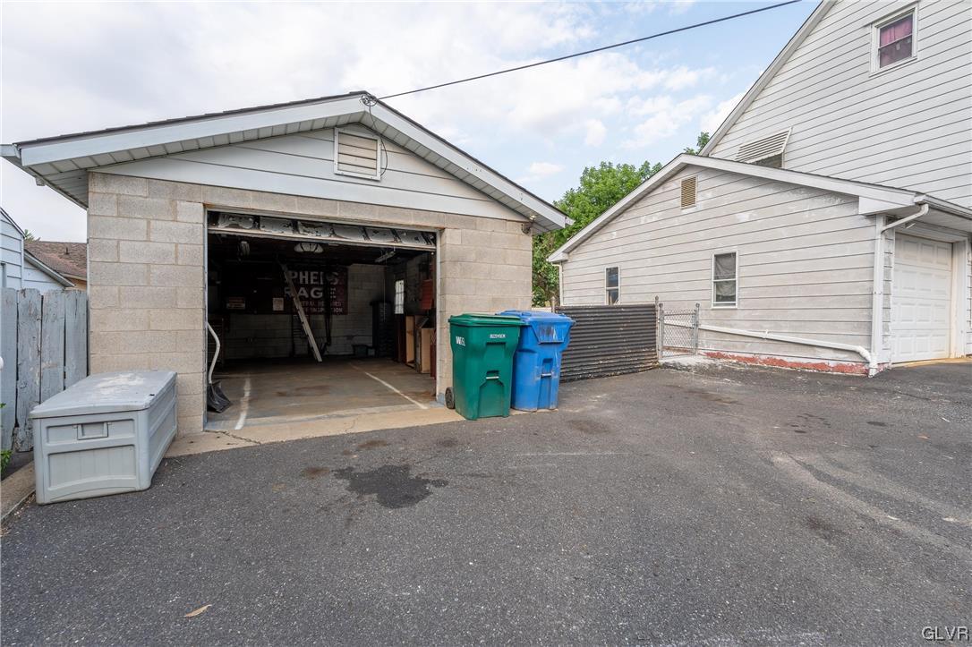 554 South Clewell Street Bethlehem, PA 18015 - Photo 17 of 20 One car detached garage, plus parking pad for 3 ve