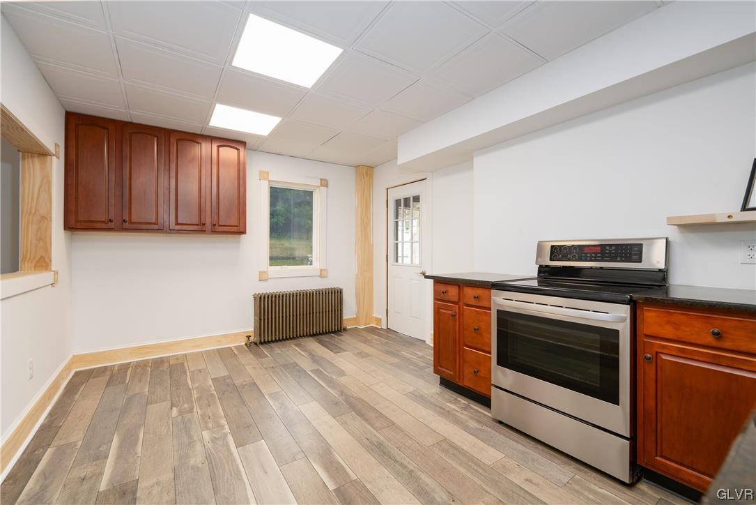554 South Clewell Street Bethlehem, PA 18015 - Photo 7 of 20 Completely renovated kitchen cabinets, floors, cou