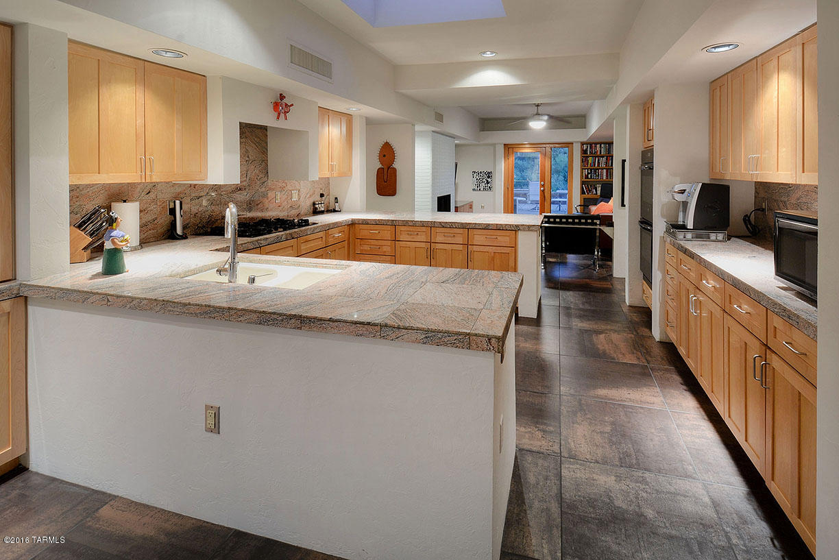 1924 East Buck Ridge Place Oro Valley, AZ 85737 - Photo 6 of 36