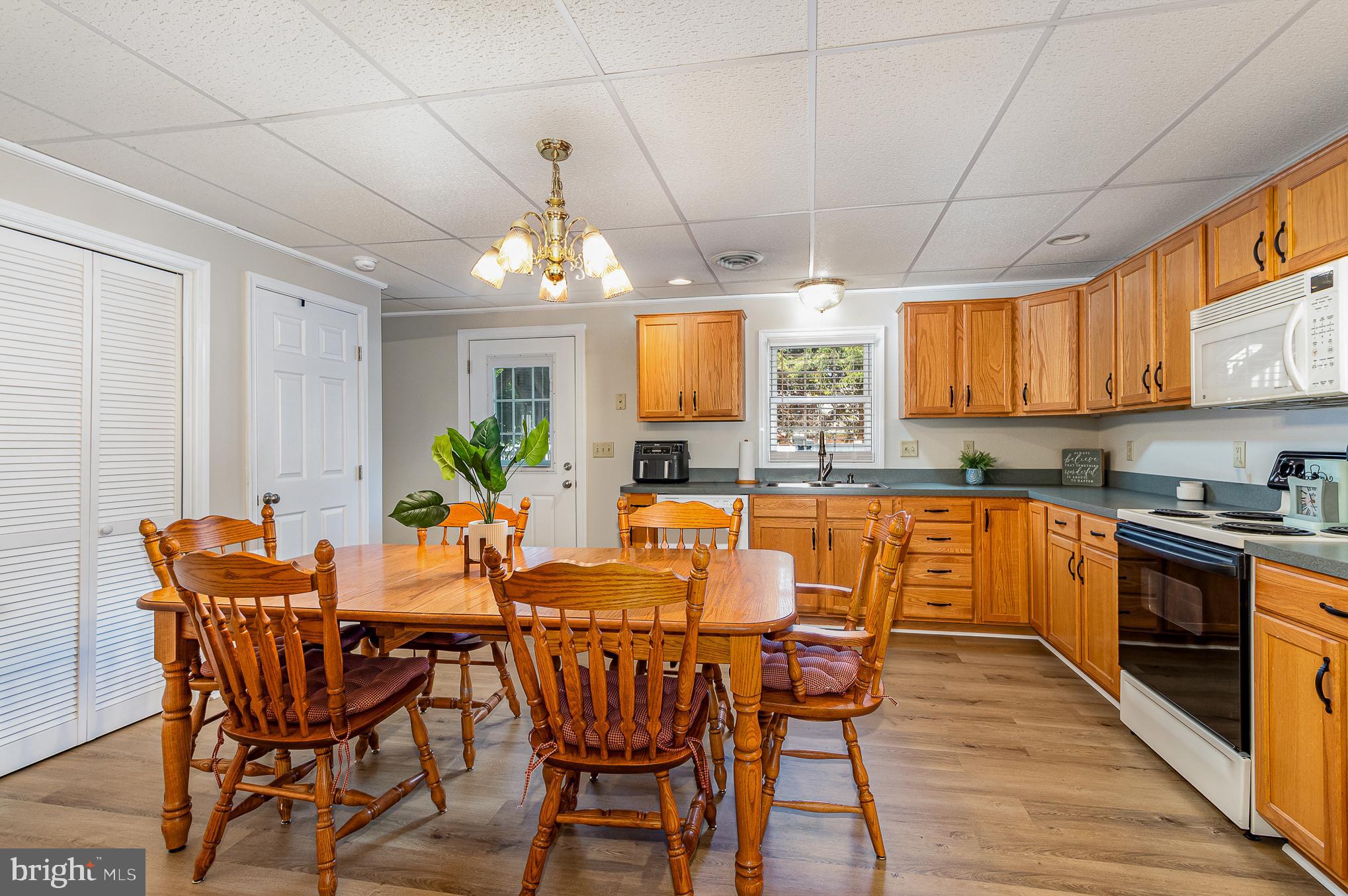 411 Springbrook Drive Palmyra, PA 17078 - Photo 31 of 59 Lower-Level Eat-In Kitchen