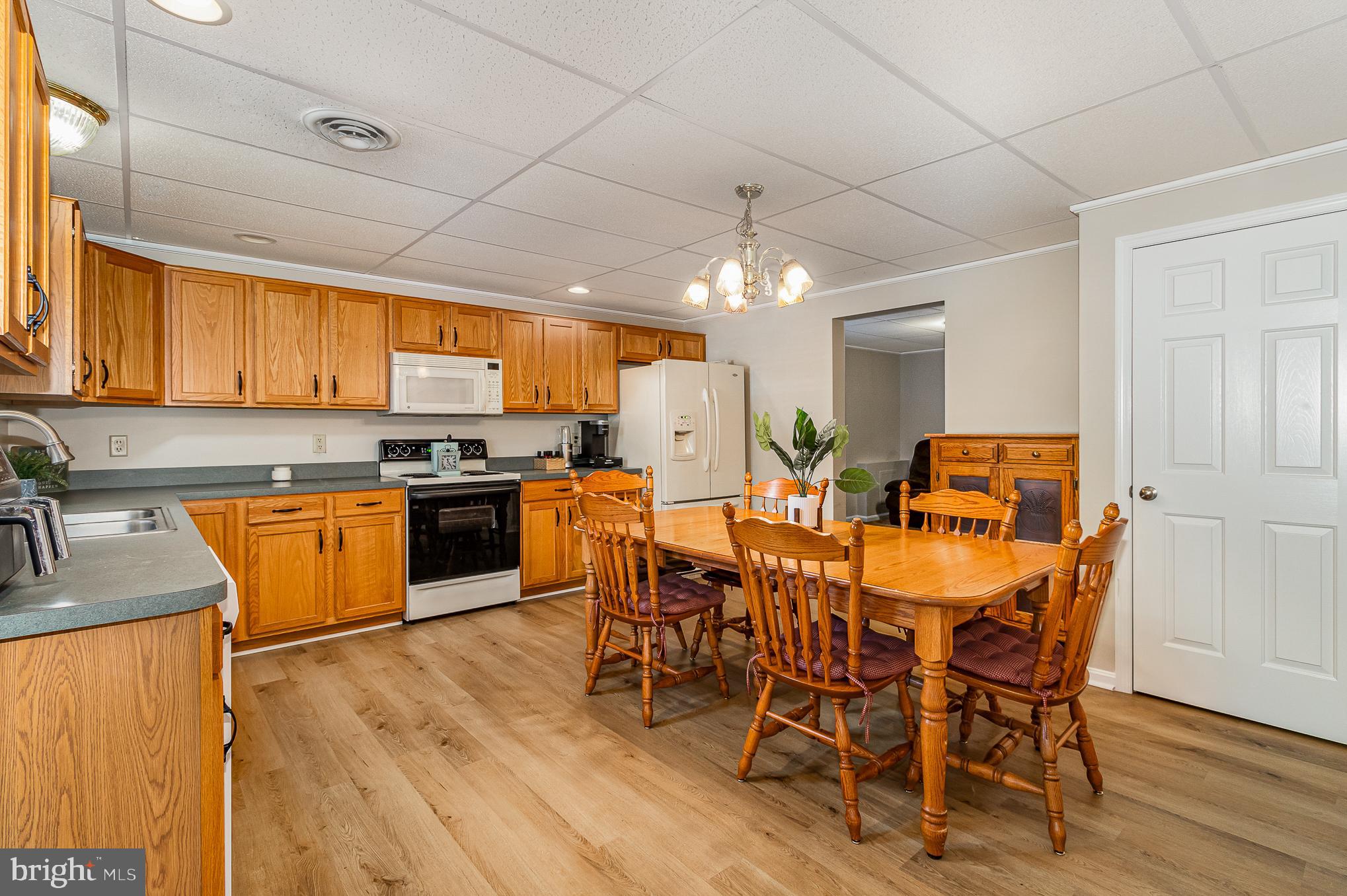 411 Springbrook Drive Palmyra, PA 17078 - Photo 32 of 59 Lower-Level Eat-In Kitchen