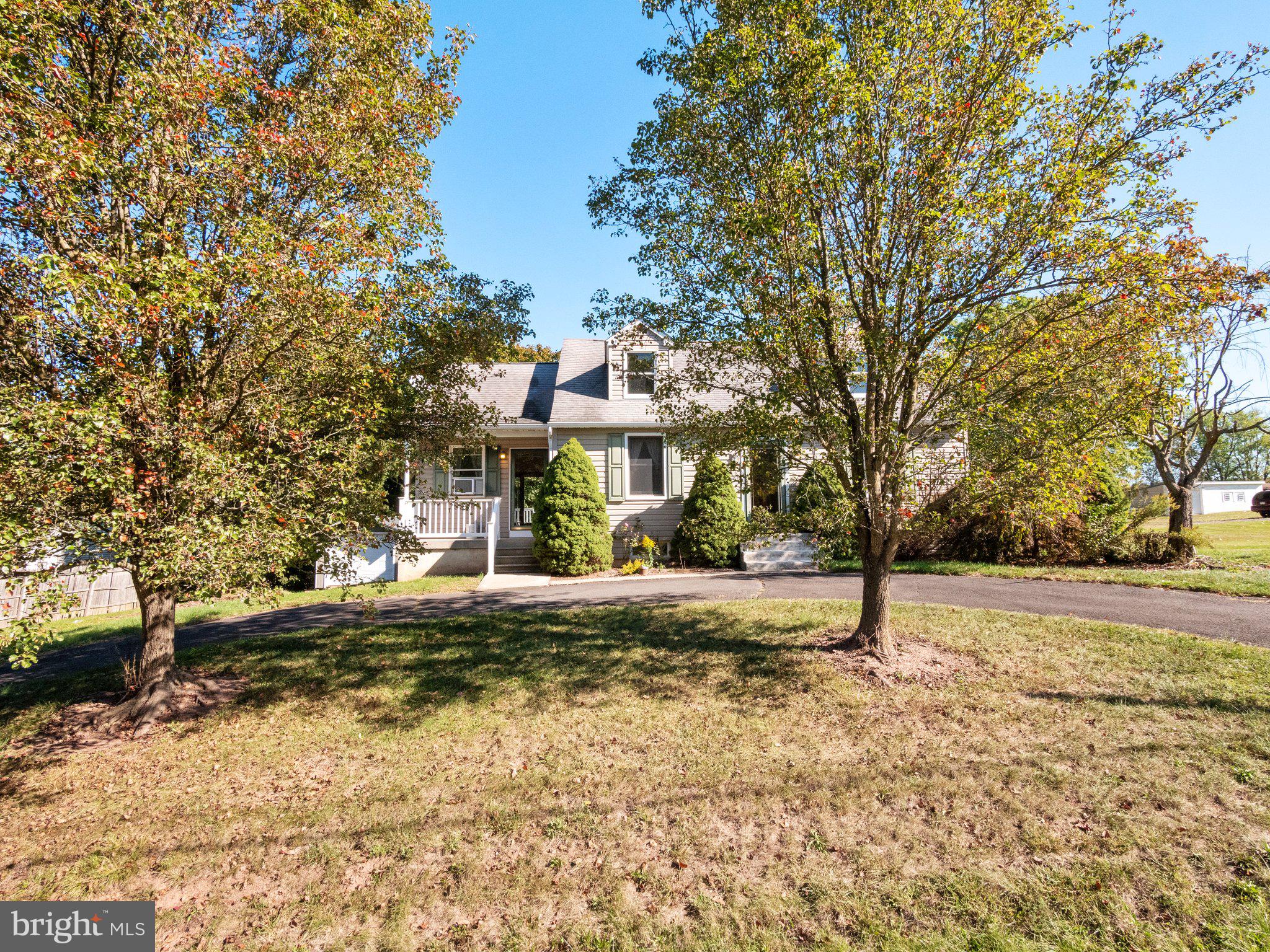 813 Rising Sun Road Telford, PA 18969 - Photo 4 of 27