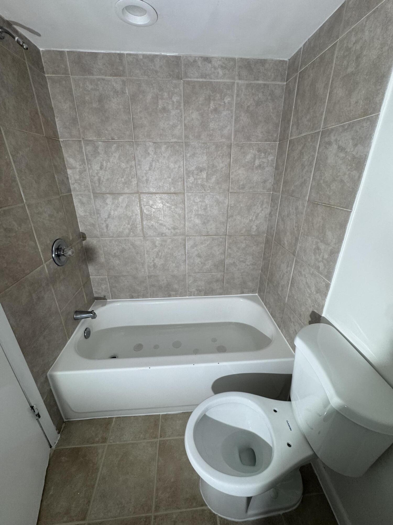 4429 Melvin Road, Unit A Lake Worth Beach, FL 33461 - Photo 16 of 20 a bathroom with a sink and bathtub