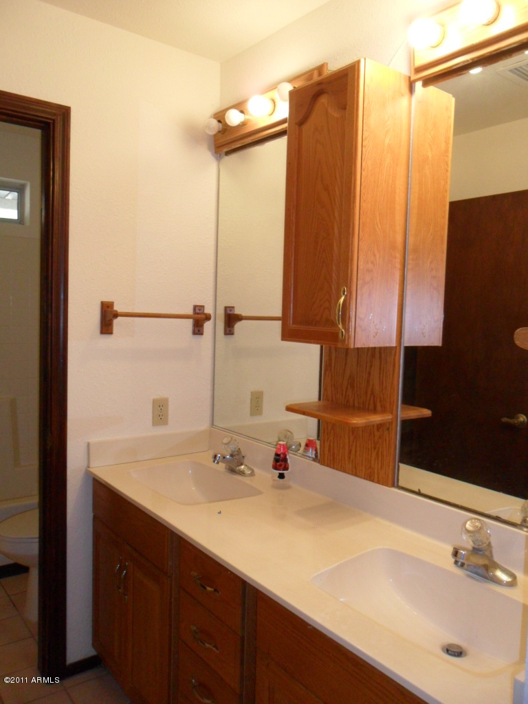 3854 East Vineyard Road Phoenix, AZ 85042 - Photo 46 of 54 SAM_1263