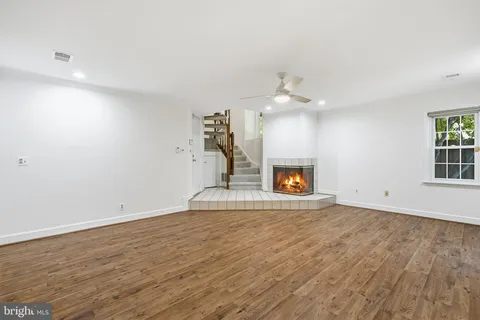 $775,000 | 3911 Green Look Court, Fairfax, VA 22033