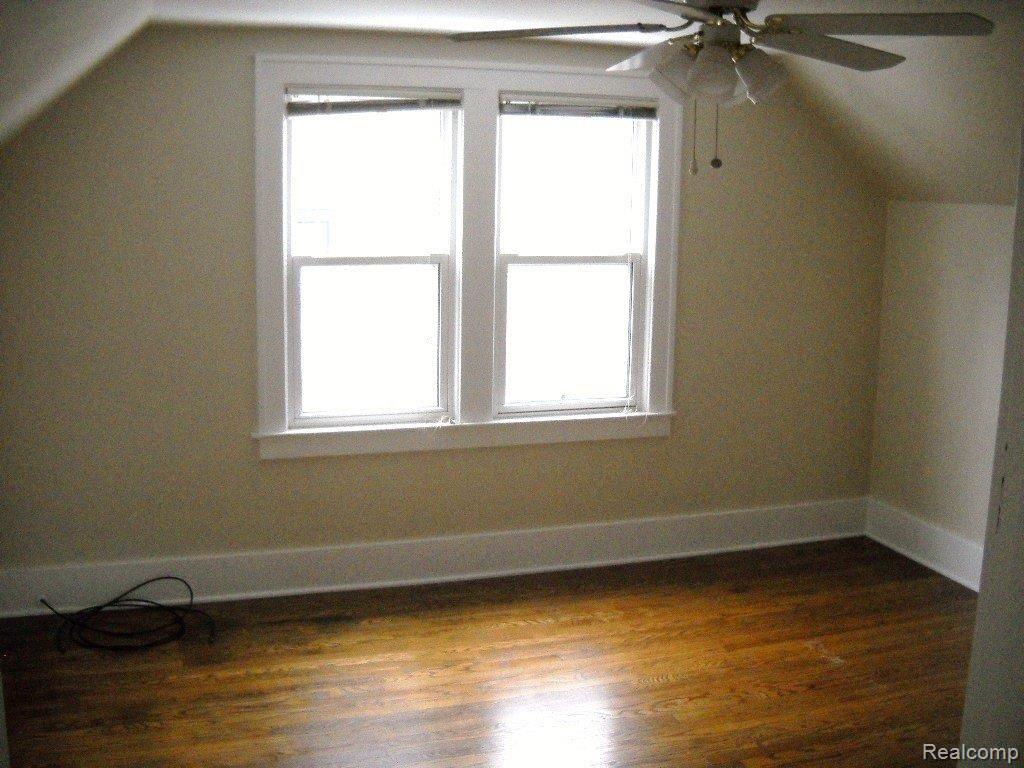 136 Woodward Avenue Rochester, MI 48307 - Photo 5 of 7 12-30-10 Fred 2 016