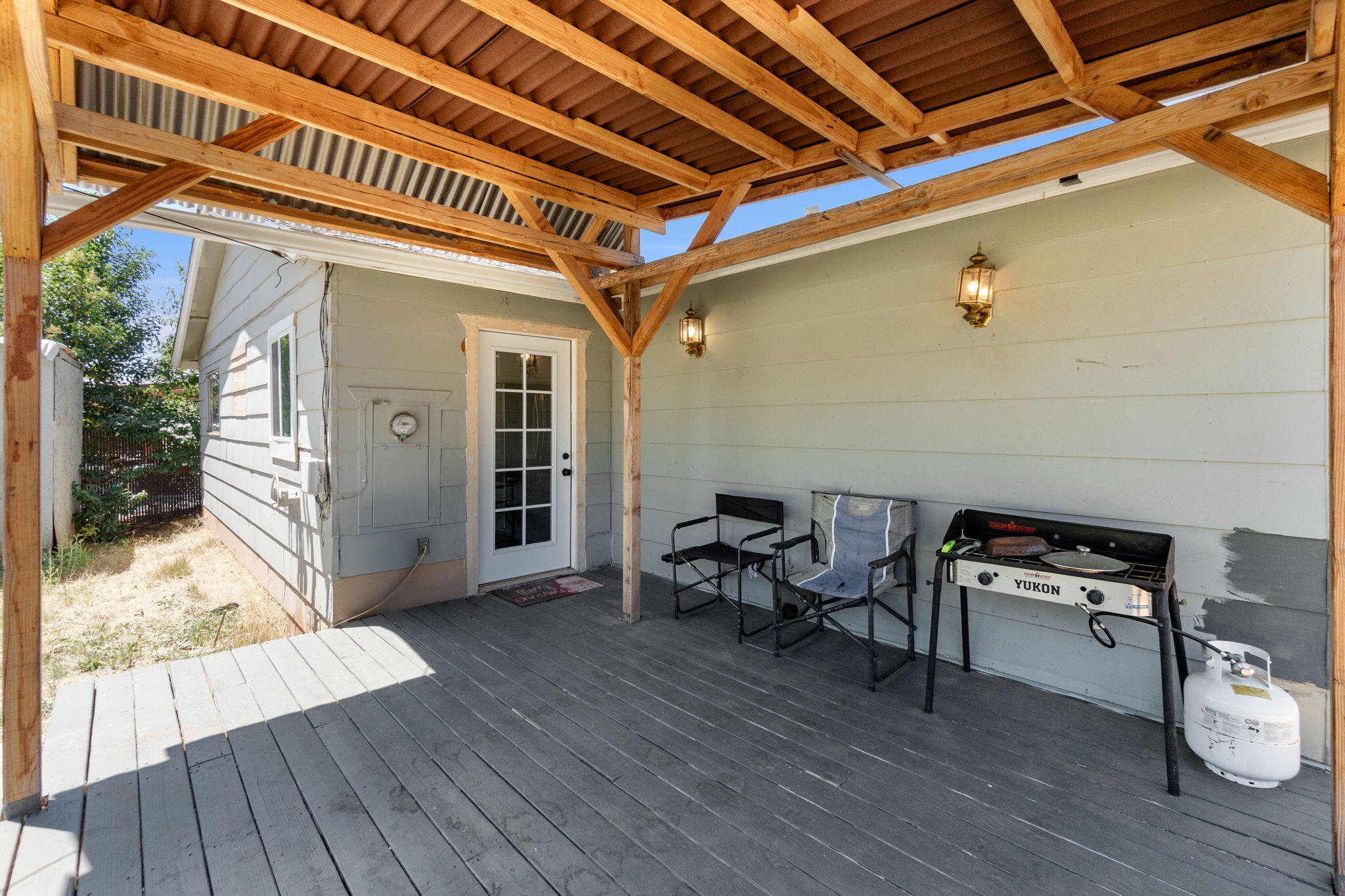 3923 Meteor Street Redding, CA 96002 - Photo 22 of 31 Covered Patio