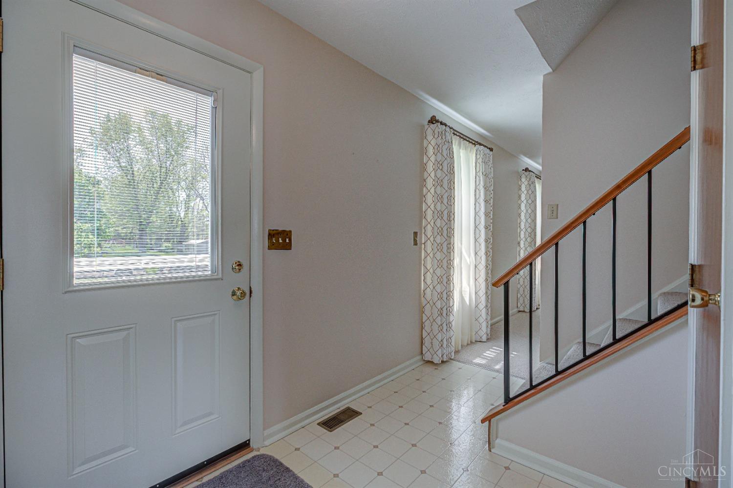 918 Yorkhaven Road Springdale, OH 45240 - Photo 8 of 28