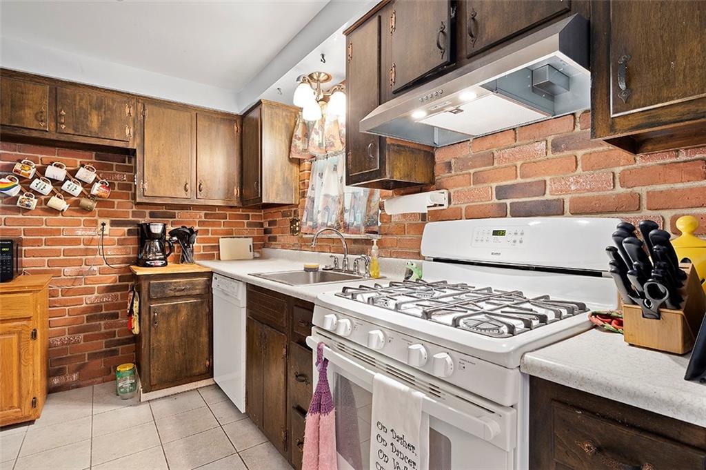 150 Foxcroft Road Pittsburgh, PA 15220 - Photo 19 of 25 Gallery Image 19