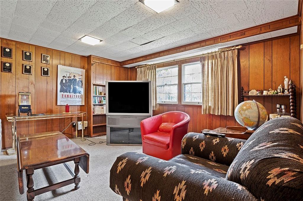 150 Foxcroft Road Pittsburgh, PA 15220 - Photo 22 of 25 Gallery Image 22