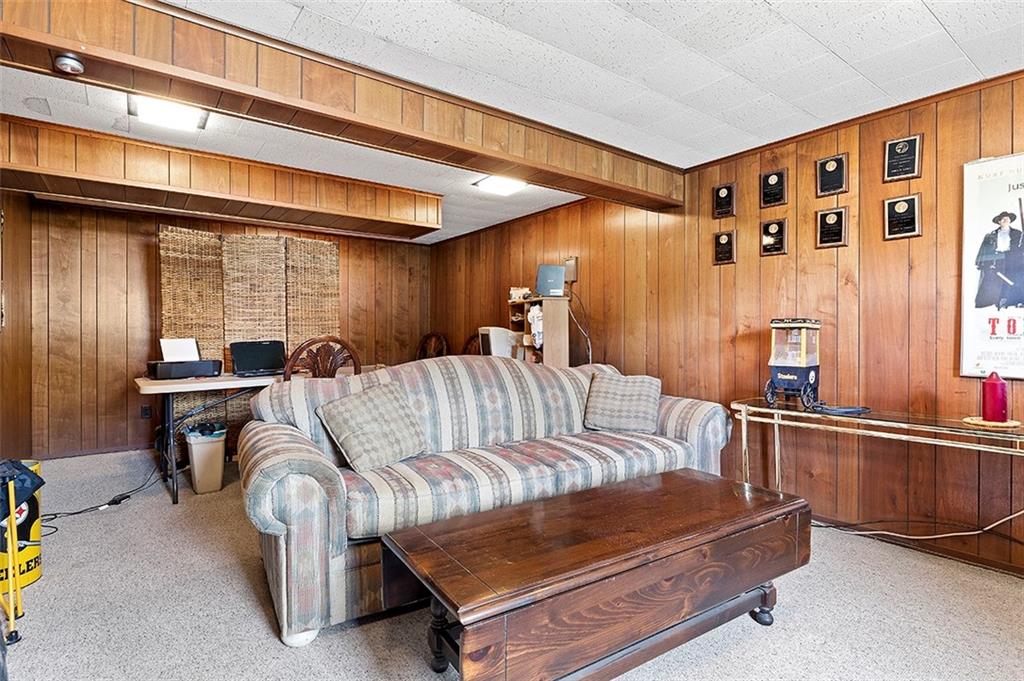 150 Foxcroft Road Pittsburgh, PA 15220 - Photo 23 of 25 Gallery Image 23