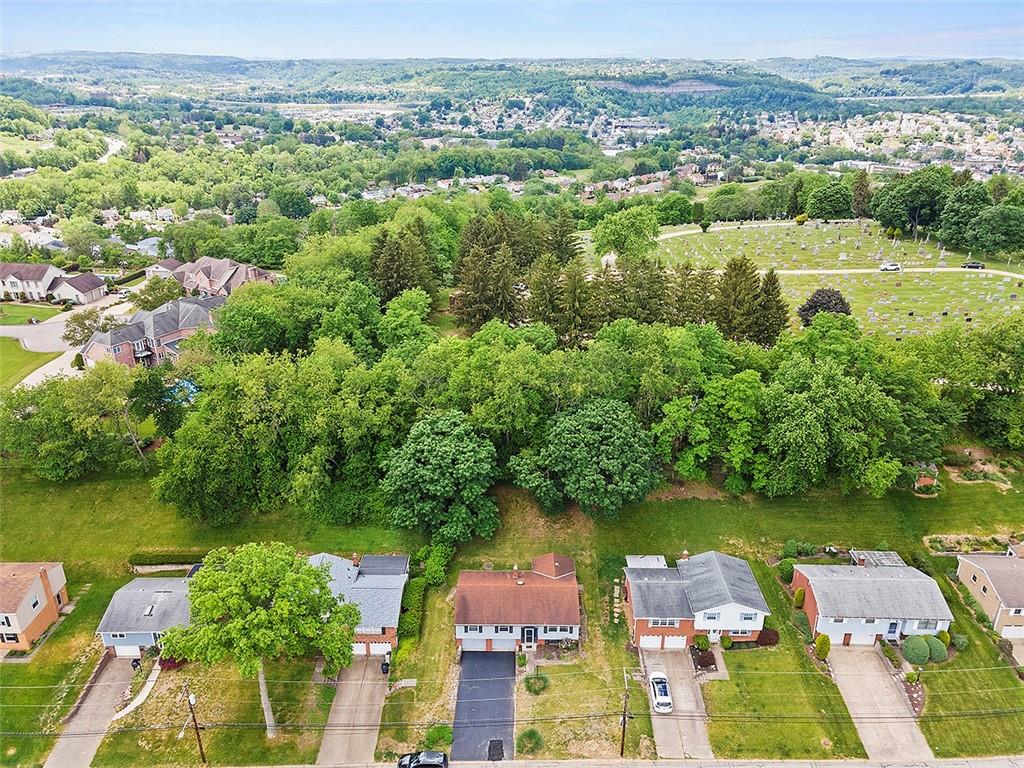 150 Foxcroft Road Pittsburgh, PA 15220 - Photo 4 of 25 Gallery Image 4