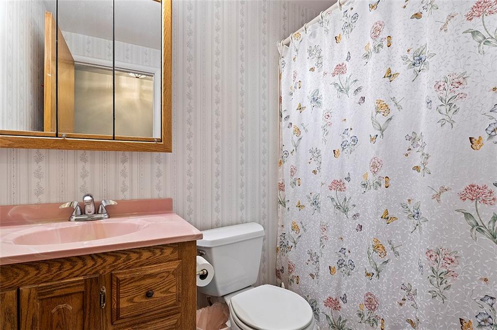 150 Foxcroft Road Pittsburgh, PA 15220 - Photo 9 of 25 Gallery Image 9
