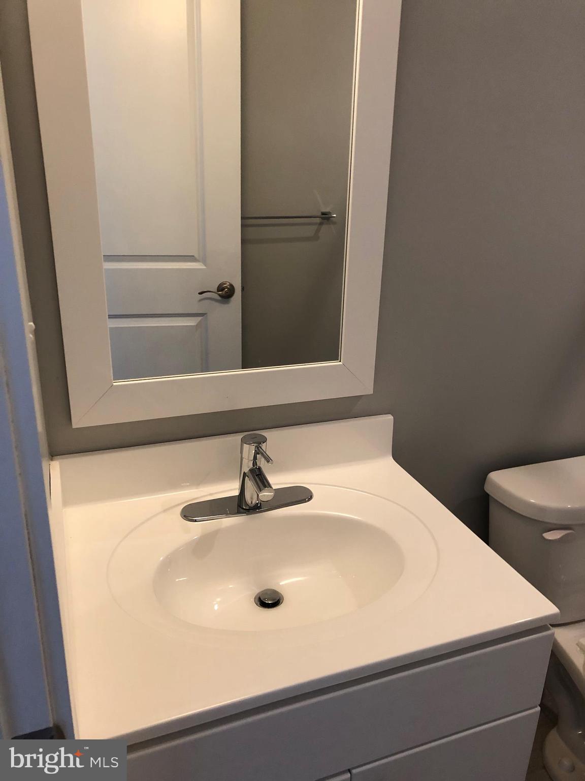 110 C Chestnut Crossing Drive Newark, DE 19713 - Photo 5 of 6 BATHROOM