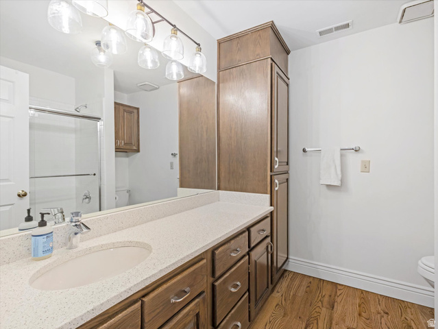 8318 Ridge Point Road Sandy, UT 84093 - Photo 31 of 46 Secondary full bathroom