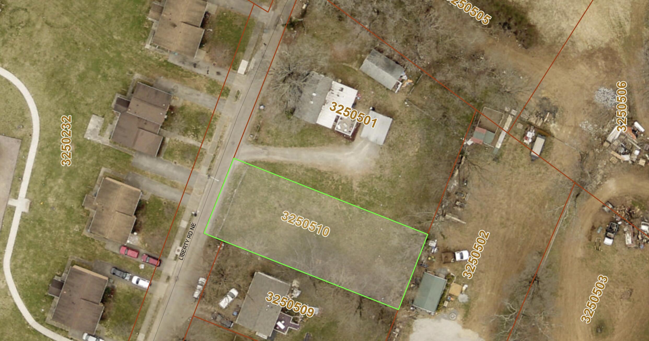 1315 Liberty Road Northeast Roanoke, VA 24012 - Photo 7 of 7 view of a bathtub in a bathroom