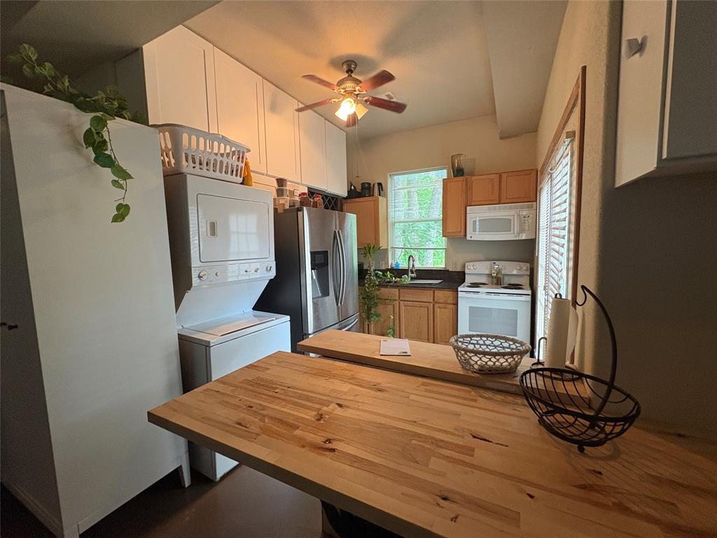 6529 Asher Road Alvarado, TX 76009 - Photo 34 of 39 a kitchen with stainless steel appliances a refrigerator and microwave