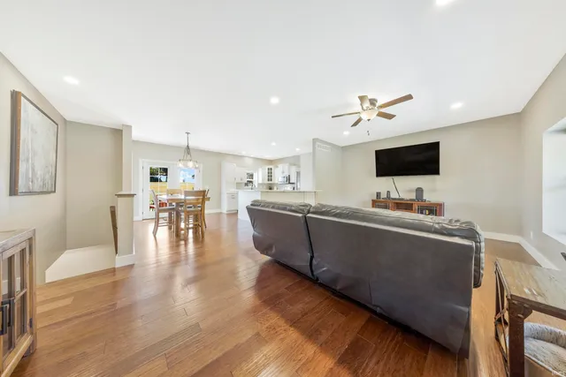 $389,990 | 5142 Highway 65, Owensville, IN 47665