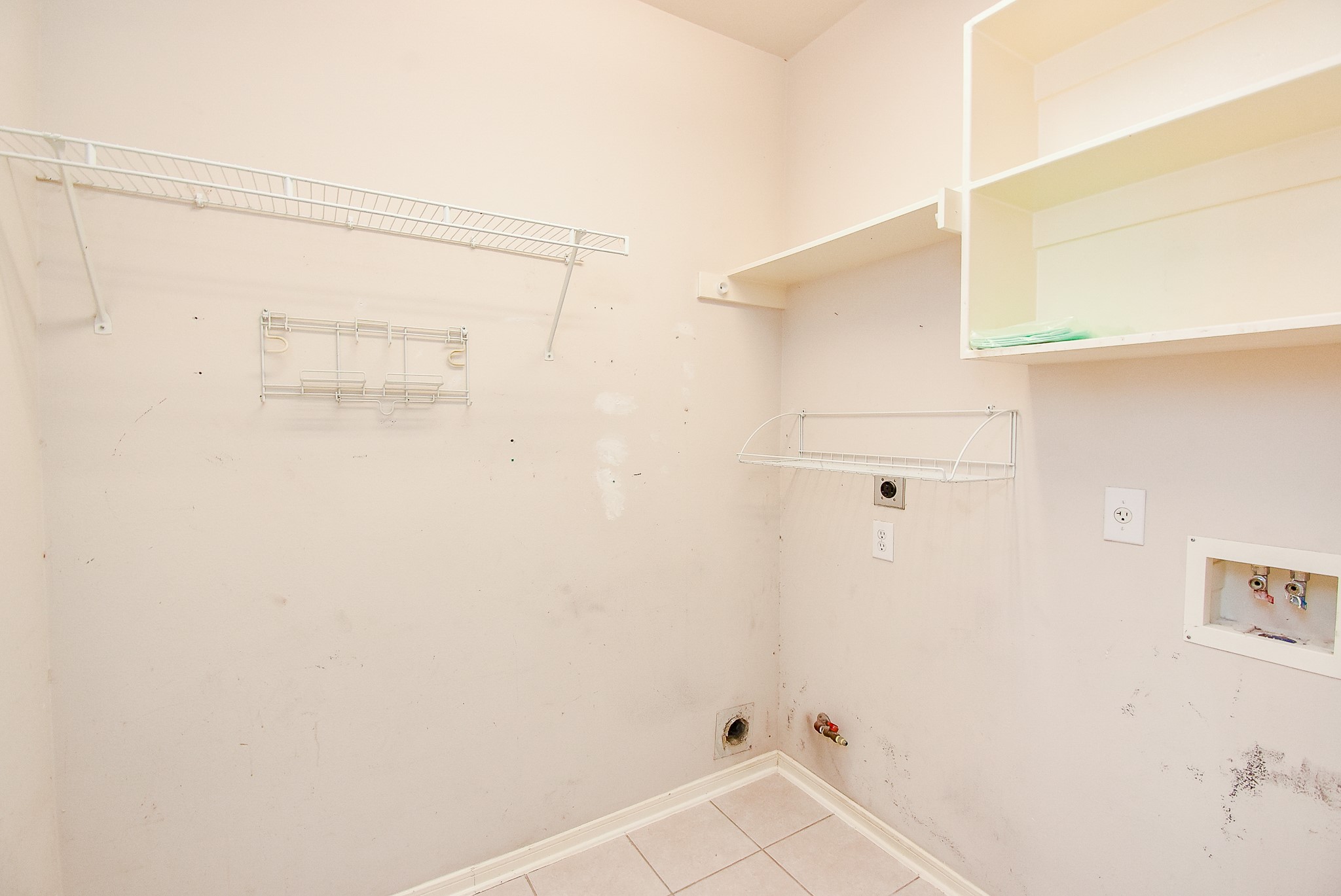 3918 Austin Lake Court Pearland, TX 77581 - Photo 26 of 32 a view of walk in closet