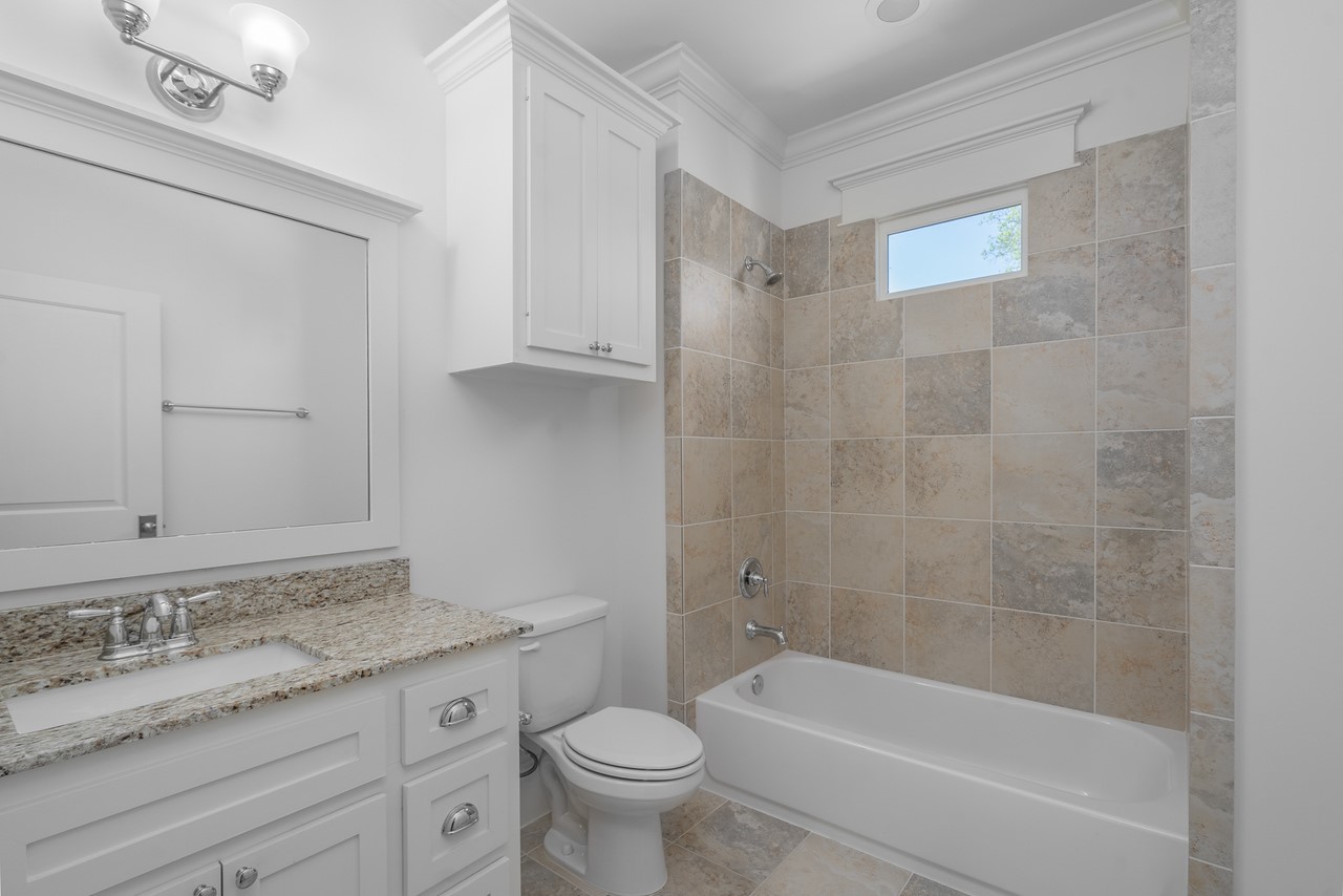 830 Gibbs Street Houston, TX 77009 - Photo 11 of 30 Secondary bathroom