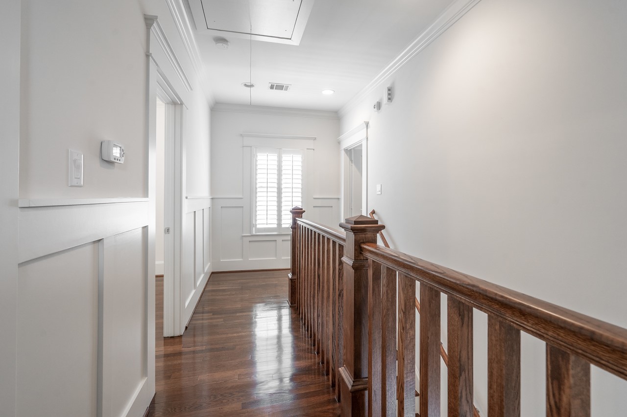 830 Gibbs Street Houston, TX 77009 - Photo 12 of 30 upstairs hallway