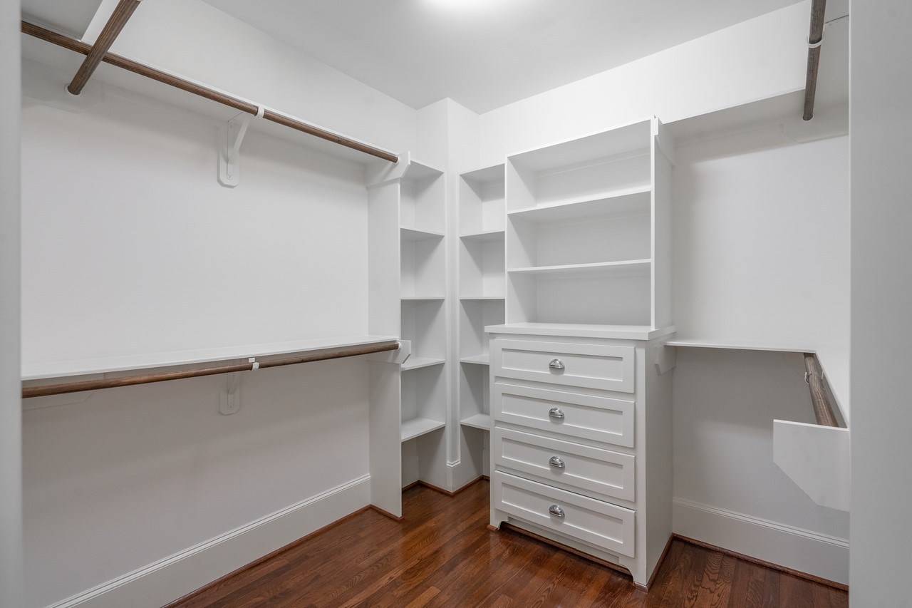 830 Gibbs Street Houston, TX 77009 - Photo 16 of 30 Primary walk in closet