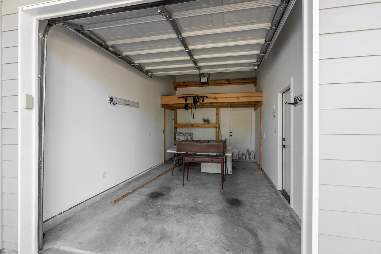 830 Gibbs Street Houston, TX 77009 - Photo 27 of 30 Garage