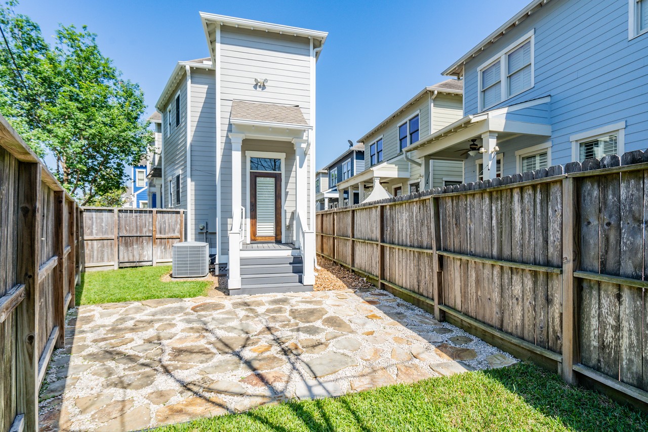 830 Gibbs Street Houston, TX 77009 - Photo 30 of 30 Backyard