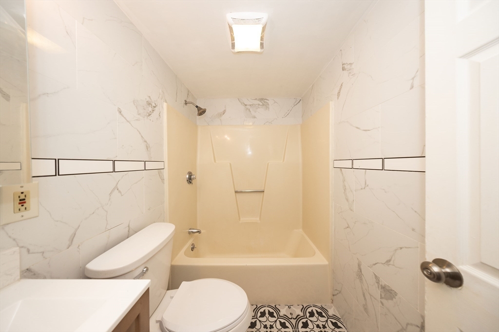 11 B Gibbs Street, Unit 28 Worcester, MA 01607 - Photo 4 of 13