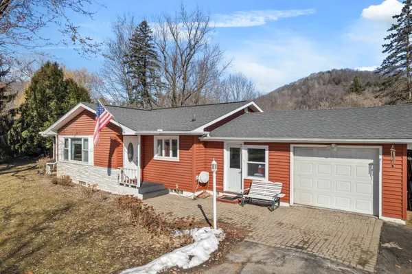 $399,900 | W394 Bluff Siding Road, Fountain City, WI 54629