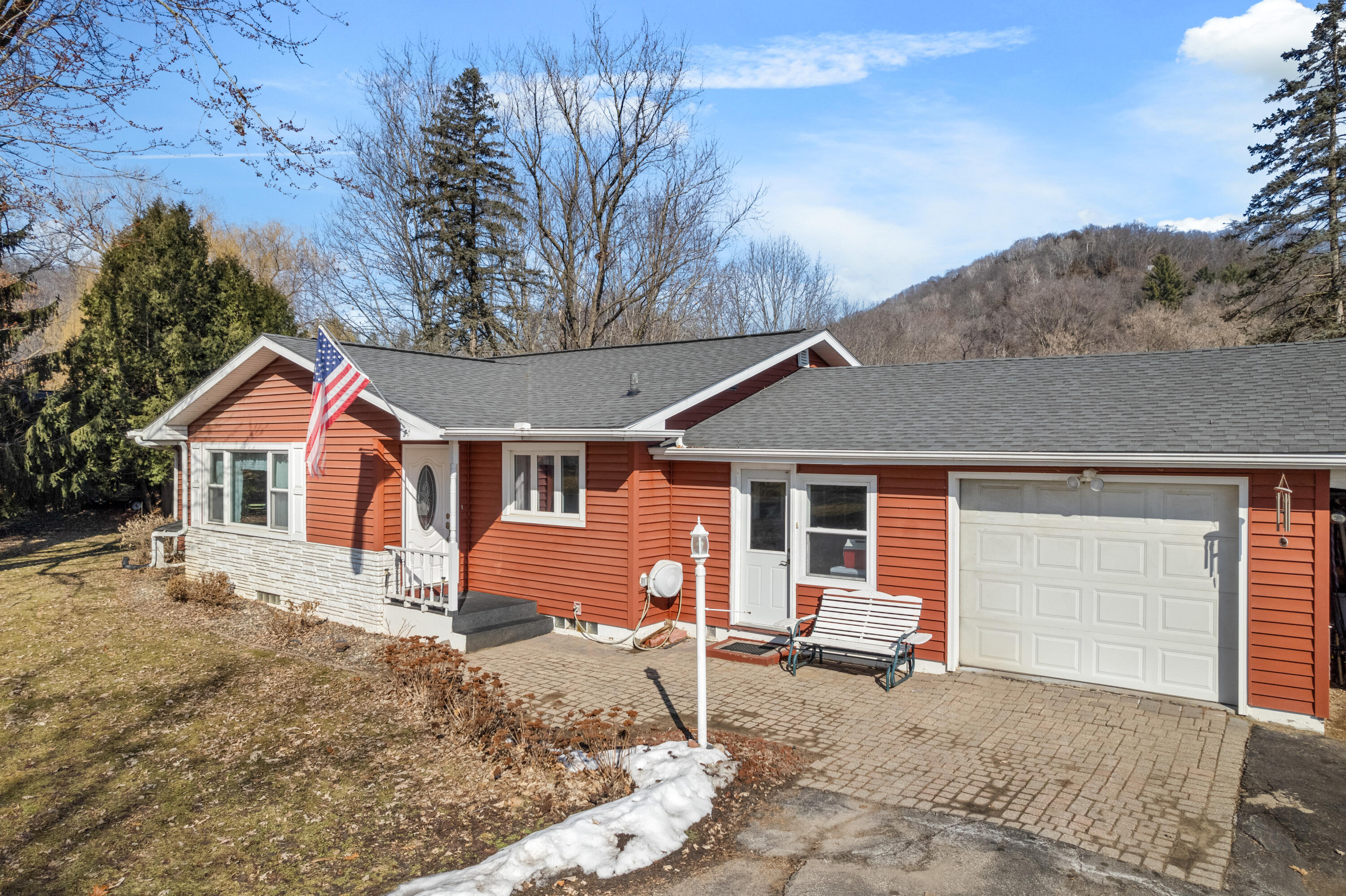 W394 Bluff Siding Road Fountain City, WI 54629 - Photo 1 of 36 01 front