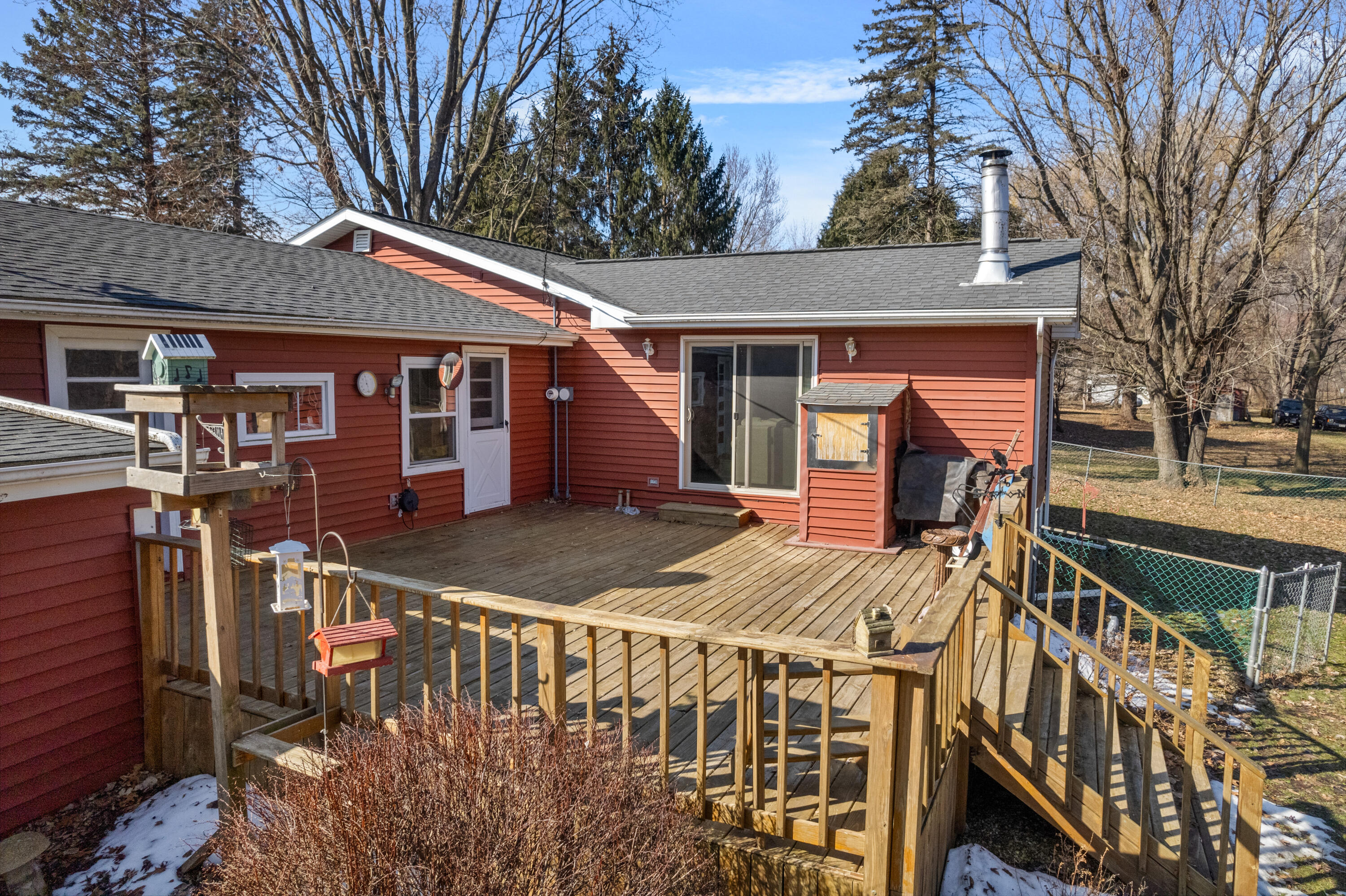 W394 Bluff Siding Road Fountain City, WI 54629 - Photo 27 of 36 27 deck