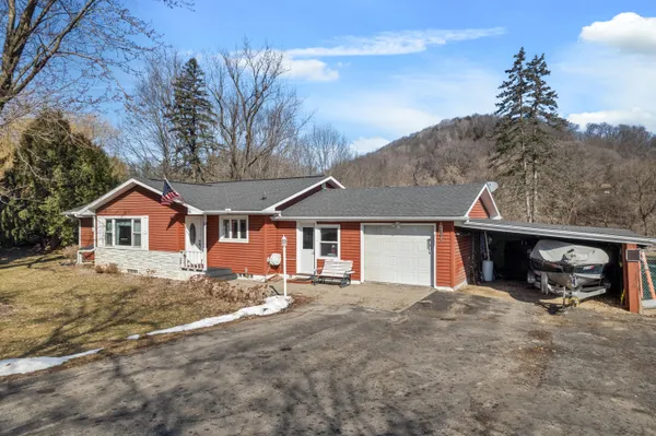 $399,900 | W394 Bluff Siding Road, Fountain City, WI 54629