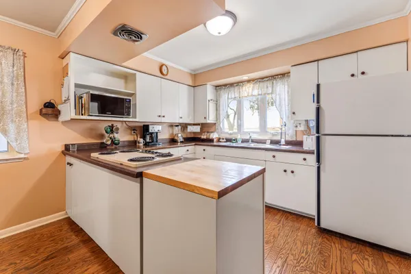 $399,900 | W394 Bluff Siding Road, Fountain City, WI 54629