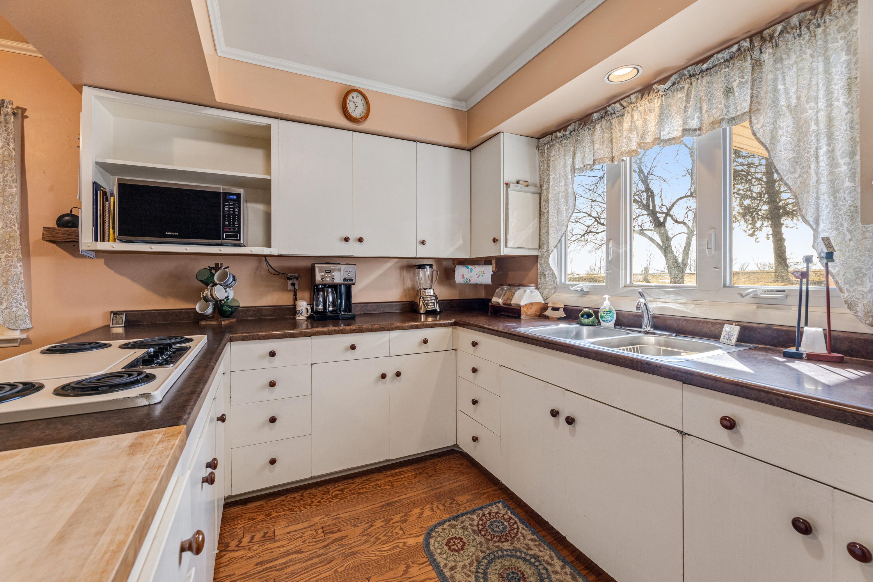 W394 Bluff Siding Road Fountain City, WI 54629 - Photo 10 of 36 10 kitchen