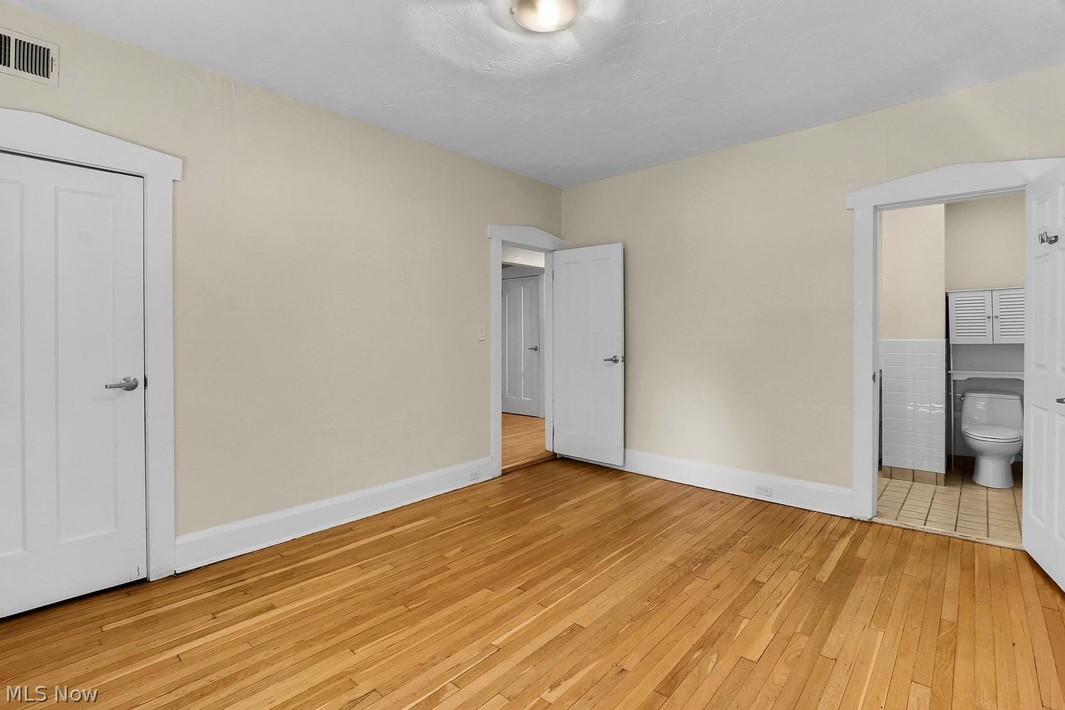 2472 Overlook Road, Unit 8 Cleveland Heights, OH 44106 - Photo 13 of 16 Gallery Image 13