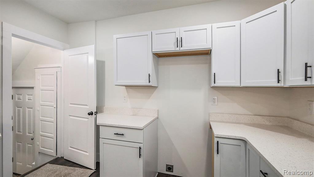 369 West Iroquois Road Pontiac, MI 48341 - Photo 13 of 23 Gallery Image 13