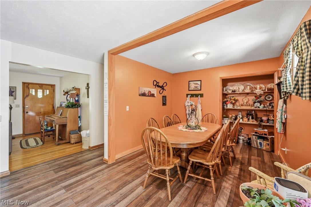 6127 Columbus Road Northeast Louisville, OH 44641 - Photo 12 of 49 Dining room and living room view