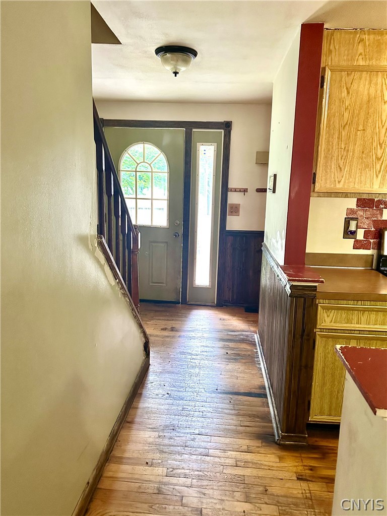 4164 Long Branch Road Liverpool, NY 13090 - Photo 14 of 39 Hallway to Entrance