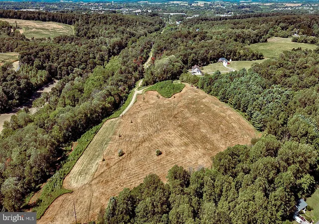 a view of an outdoor space